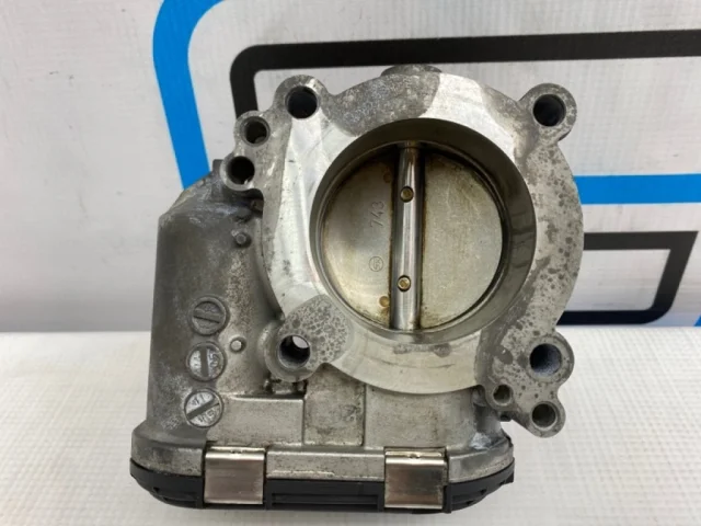 Дроссельная заслонка для Mercedes-Benz C class W203 2000-2007 на фотографиях