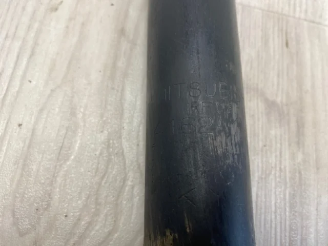 Амортизатор задний правый для Mitsubishi Pajero V70 5dr 1999-2006 на фотографиях