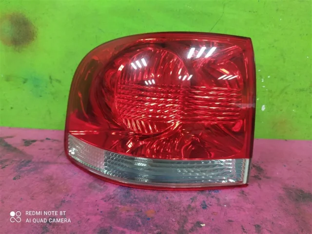 Фонарь внешний левый для Volkswagen Touareg I (7L) 2002-2010 на фотографиях