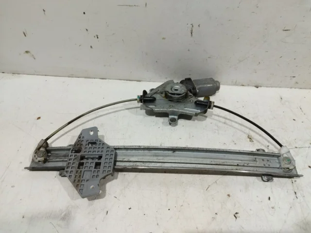 Мотор стеклоподъемника передний левый для Hyundai Solaris 1 рестайлинг 2014-2017 на фотографиях