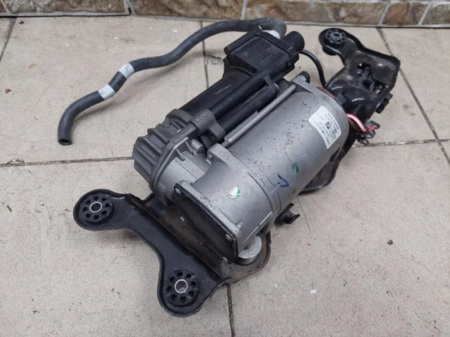 Компрессор пневмоподвески задний для BMW X5 Е70 2006-2013 на фотографиях