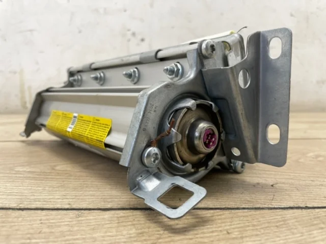 Подушка безопасности пассажира для Volkswagen Touareg I (7L) 2002-2010 на фотографиях