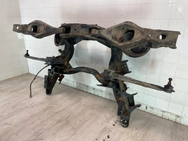 Задний подрамник для Mitsubishi Pajero V70 5dr 1999-2006 на фотографиях