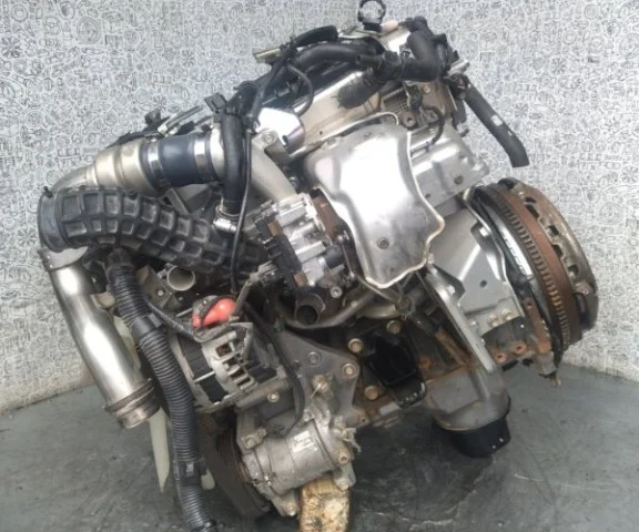 Двигатель для Nissan Navara D40 2004-2010 на фотографиях