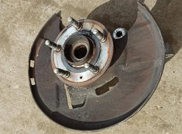 Кулак поворотный левый для Opel Insignia Седан A 2008-2017 на фотографиях