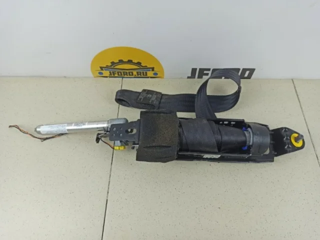 Ремень безопасности передний левый для Volvo C30 MK 2006-2013 на фотографиях