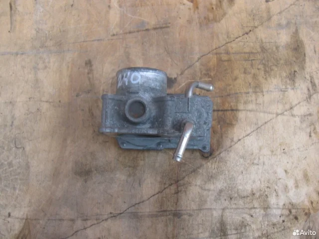 Дроссельная заслонка для Toyota Corolla E120 Седан (JDM) 2000-2006 на фотографиях