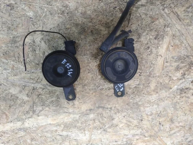 Звуковой сигнал для Toyota Corolla E140/E150 Седан 2006-2013 на фотографиях