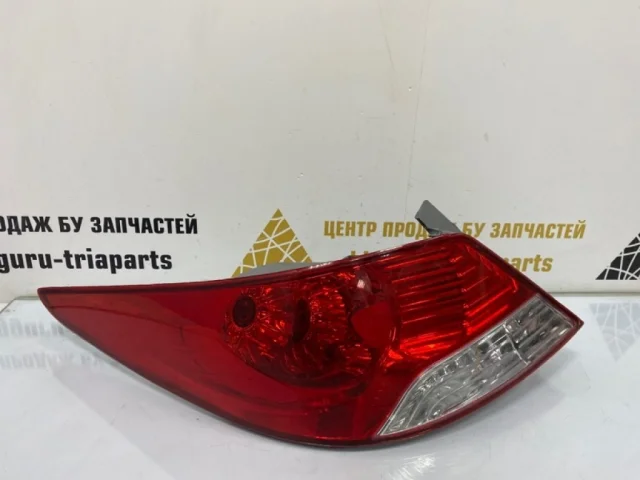 Фонарь левый для Hyundai Solaris 1 RB (2011-2013) на фотографиях