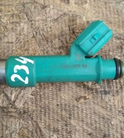 Форсунка топливная для Suzuki Grand Vitara 2005-2014 на фотографиях