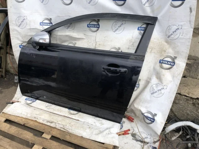 Дверь передняя левая для Volvo C30 MK 2006-2013 на фотографиях