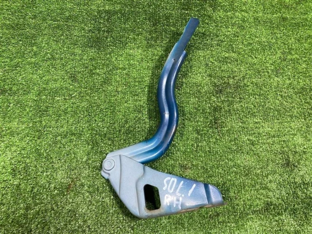 Петля капота правая для Hyundai Solaris 1 рестайлинг 2014-2017 на фотографиях