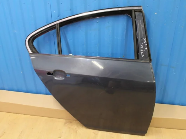 Двери для Opel Insignia Хэтчбек A 2008-2017 на фотографиях