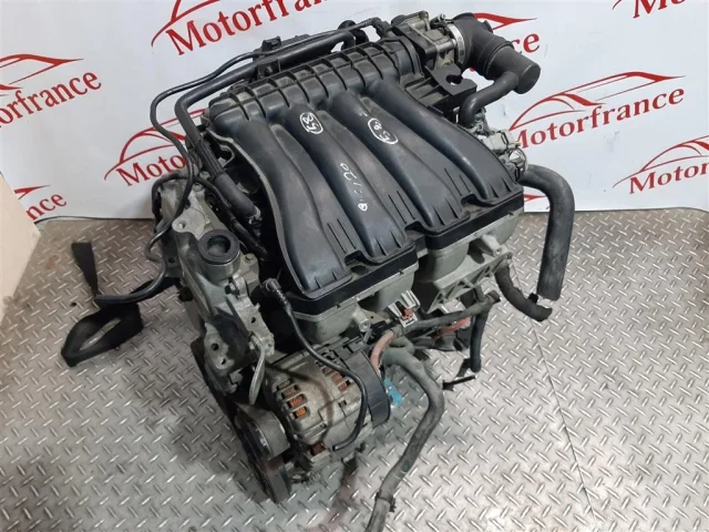 Двигатель без навесного для Renault Megane Хэтчбек 5 KZ 2008-2012 на фотографиях