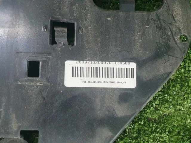 Кронштейн заднего бампера правый для BMW 5er G30 2016-2023 на фотографиях