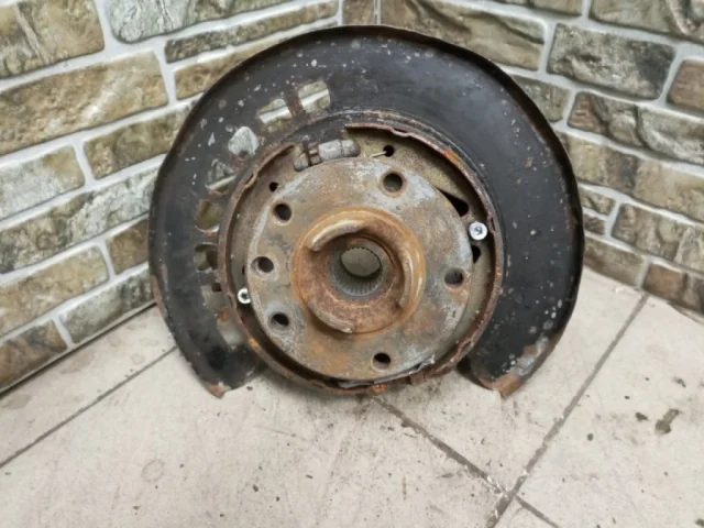 Кулак задний левый для Audi Q7 4L 2005-2015 на фотографиях