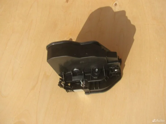 Замок передней левой двери для BMW X3 Е83 2003-2010 на фотографиях