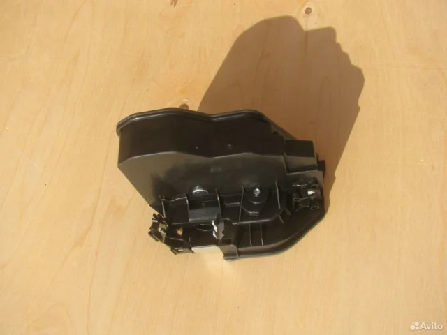 Замок передней левой двери для BMW X3 Е83 2003-2010 на фотографиях