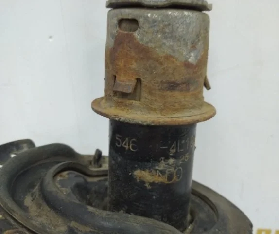 Стойка кузова центральная правая для Hyundai Solaris 1 рестайлинг 2014-2017 на фотографиях