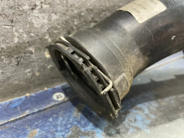 Патрубок радиатора верхний для BMW 3er F30 2011-2019 на фотографиях