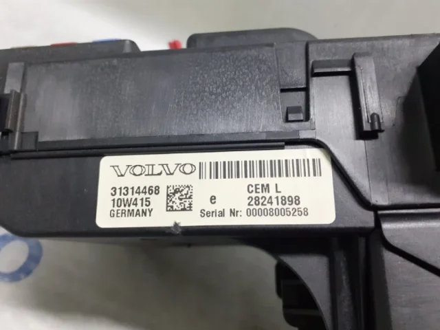 CEM Центральный электронный модуль для Volvo XC90 I C 2002-2014 на фотографиях