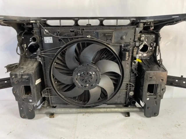 Панель радиатора (телевизор) для Mercedes-Benz GL class X166 2012-2016 на фотографиях