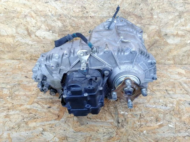 Раздатка для Lexus LX J200 2007-2015 на фотографиях