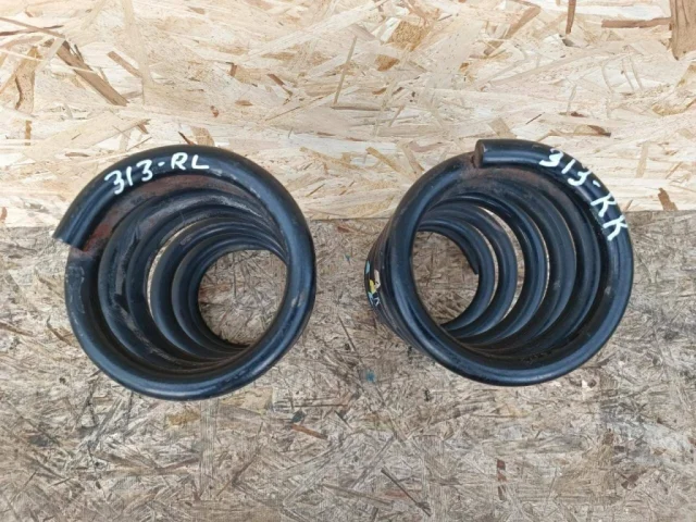 Пружина амортизатора задняя для Mitsubishi Pajero V90 5dr 2006-2011 на фотографиях