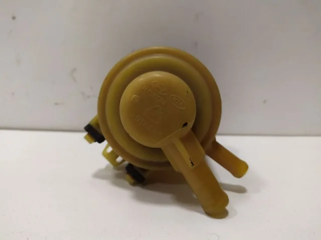 Бачок ГУР для Hyundai Solaris 1 рестайлинг 2014-2017 на фотографиях