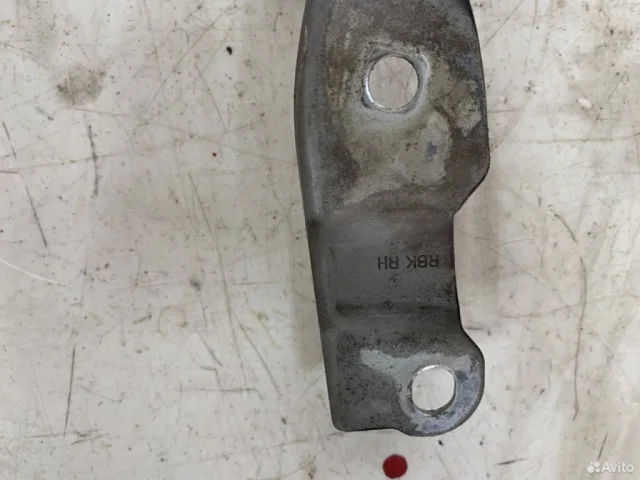 Петля капота правая для Hyundai Solaris 1 рестайлинг 2014-2017 на фотографиях