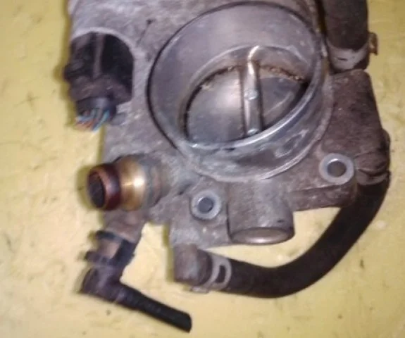 Дроссельная заслонка для Opel Zafira B 2005-2015 на фотографиях