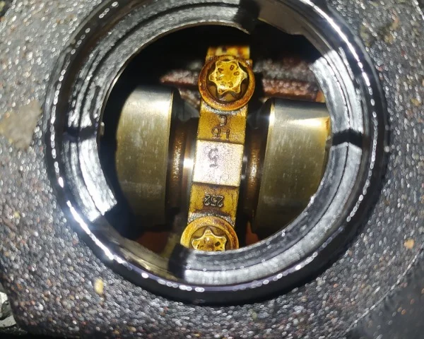 Двигатель без навесного для Opel Zafira B 2005-2015 на фотографиях