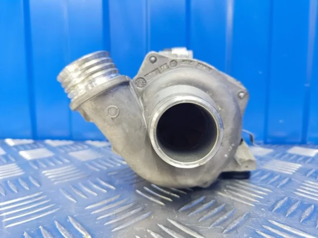 Насос охлаждающей жидкости ДВС(Помпа) для BMW X3 Е83 2003-2010 на фотографиях