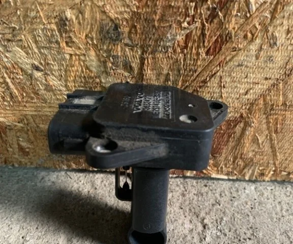 Датчик массового расхода воздуха для Volvo C30 MK 2006-2013 на фотографиях