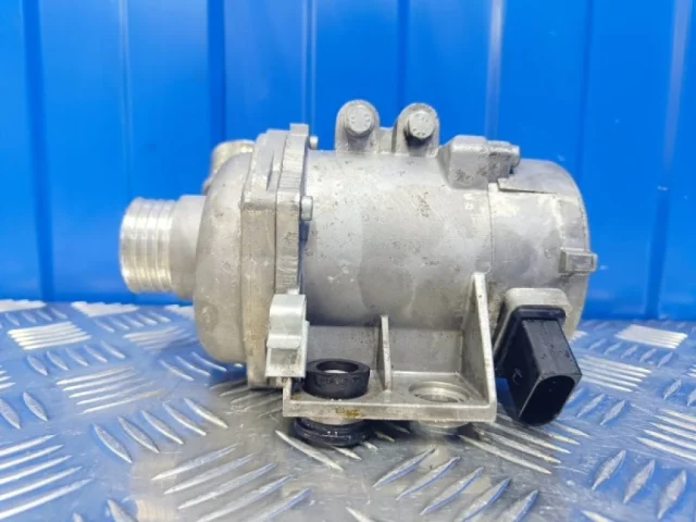 Насос охлаждающей жидкости ДВС(Помпа) для BMW X3 Е83 2003-2010 на фотографиях