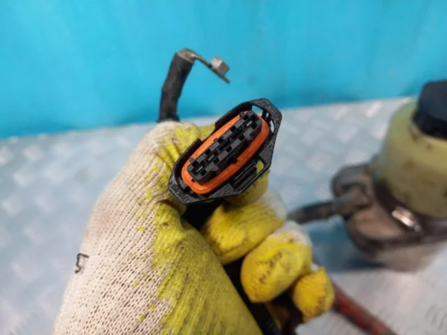 Насос ГУР для Opel Astra H Седан 2004-2014 на фотографиях