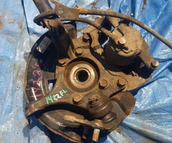 Ступица колеса передняя левая для Toyota RAV4 XA40 2013-2015 на фотографиях