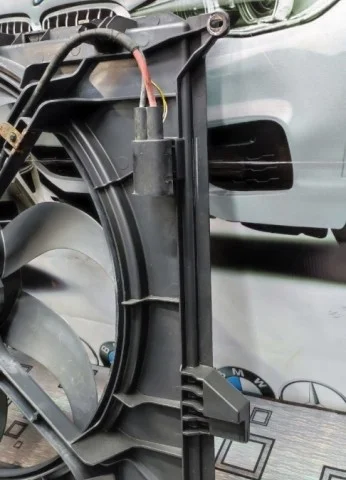 Вентилятор радиатора охлаждения ДВС для Mercedes-Benz M class W164 2005-2011 на фотографиях