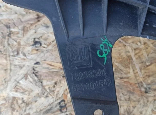 Усилитель бампера передний верхний для Opel Insignia Седан A 2008-2017 на фотографиях