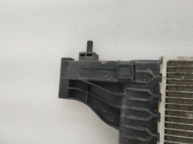 Радиатор охлаждения ДВС для Chevrolet Cruze 1 J300 2009-2015 на фотографиях