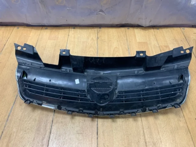 Решетка радиатора для Opel Zafira B 2005-2015 на фотографиях