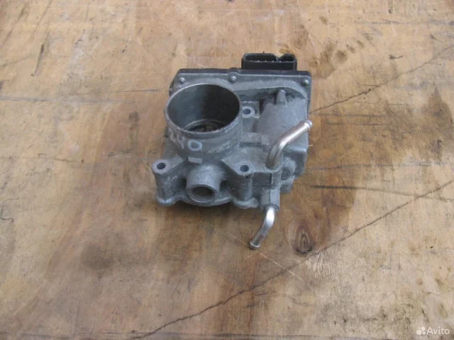 Дроссельная заслонка для Toyota Corolla E120 Седан (JDM) 2000-2006 на фотографиях