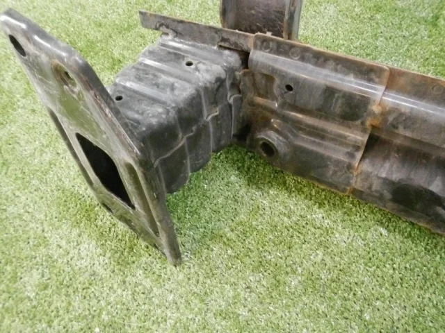 Усилитель бампера передний верхний для Hyundai i40 1 Седан 2011-2015 на фотографиях