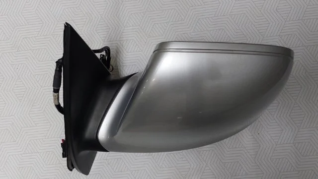 Стекла и зеркала для Audi Q7 4M 2015+ на фотографиях