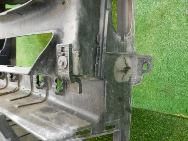 Панель радиатора (телевизор) для BMW X3 F25 2010-2017 на фотографиях