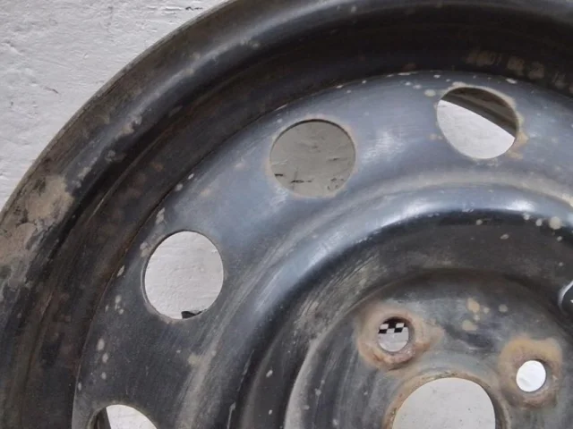 Диск колесный стальной для Kia Rio 3 на фотографиях