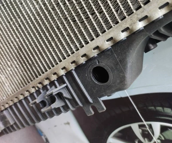 Радиатор охлаждения ДВС для Mercedes-Benz M class W164 2005-2011 на фотографиях