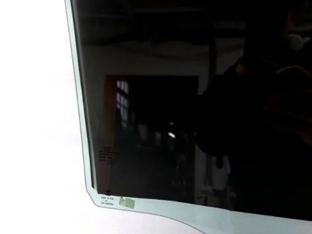 Стекло двери заднее левое для Audi Q7 4M 2015+ на фотографиях