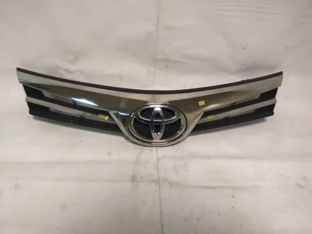 Решетка радиатора для Toyota Corolla E160/E180 Седан (RU) 2012-2016 на фотографиях