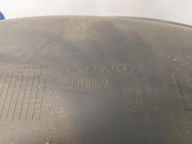 Подкрылок передний левый для Volvo XC70 BZ 2007-2016 на фотографиях